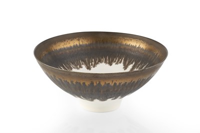 Lot 658 - Peter Wills (b.1955) Footed bowl porcelain,...