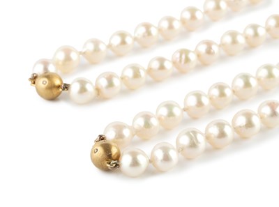 Lot 81 - A pair of cultured pearl necklaces with...