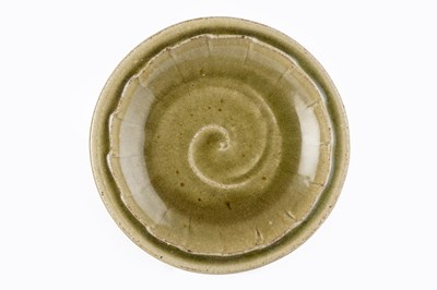 Lot 553 - Phil Rogers (1951-2020) Dish green ash glaze...