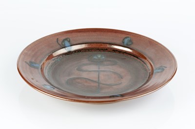 Lot 572 - Ray Finch (1914-2012) at Winchcombe Pottery...