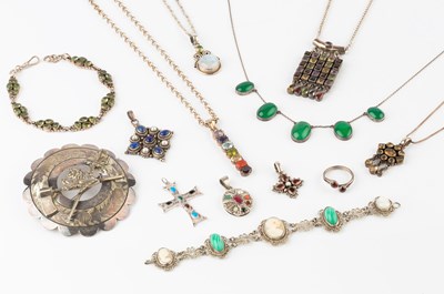 Lot 288 - A collection of jewellery, to include three...