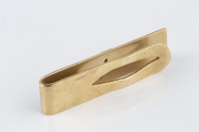 Lot 55 - A diamond set money clip, applied with a...