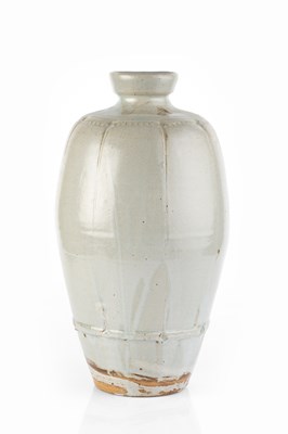 Lot 602 - Mike Dodd (b.1943) Large vase light ash glaze...