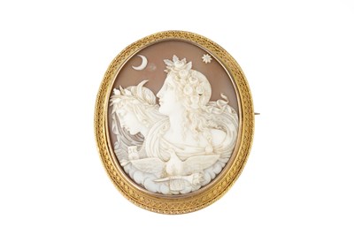 Lot 10 - A Victorian oval shell cameo brooch, carved to...