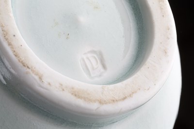 Lot 699 - David Leach (1911-2005) Teapot celadon glaze...
