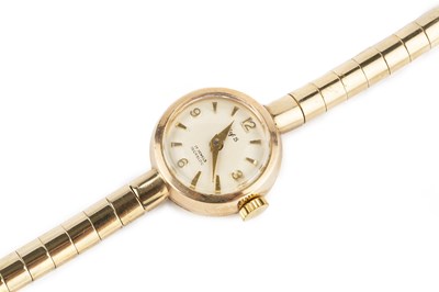 Lot 222 - A lady's 9ct gold bracelet watch, the circular...