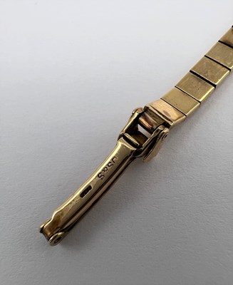 Lot 222 - A lady's 9ct gold bracelet watch, the circular...