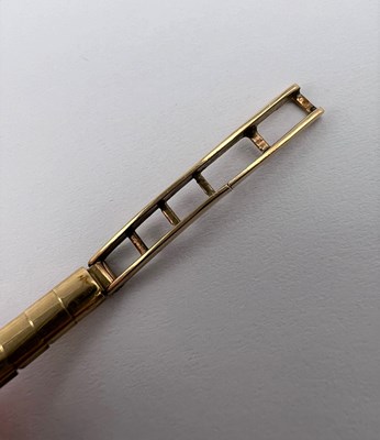 Lot 222 - A lady's 9ct gold bracelet watch, the circular...