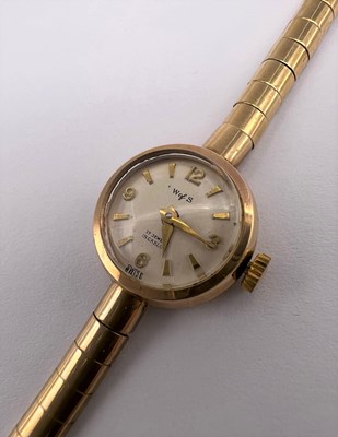 Lot 222 - A lady's 9ct gold bracelet watch, the circular...