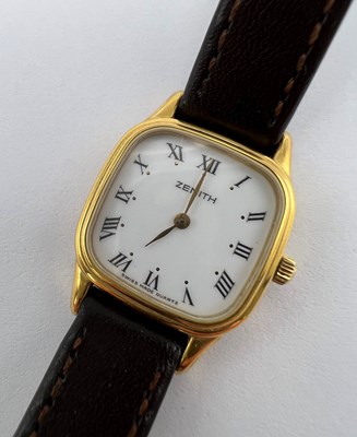 Lot 277 - A small collection of jewellery and watches,...