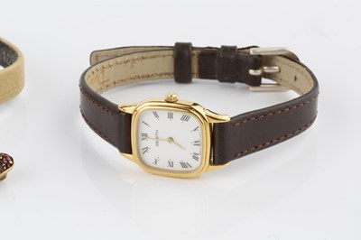 Lot 277 - A small collection of jewellery and watches,...