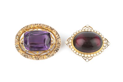 Lot 72 - An Edwardian amethyst single stone brooch, the...