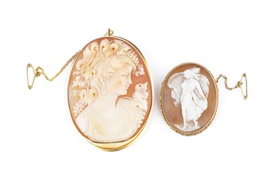 Lot 62 - Two oval shell cameo brooches, the first...