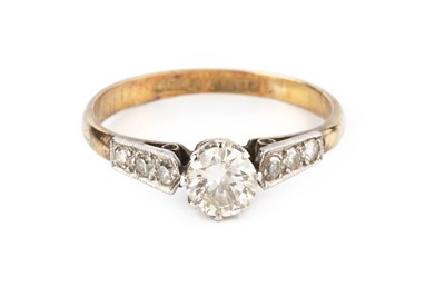 Lot 49 - A diamond single stone ring, the round...