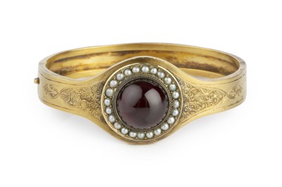 Lot 17 - A late Victorian garnet and half pearl bangle,...