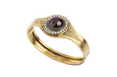 Lot 17 - A late Victorian garnet and half pearl bangle,...