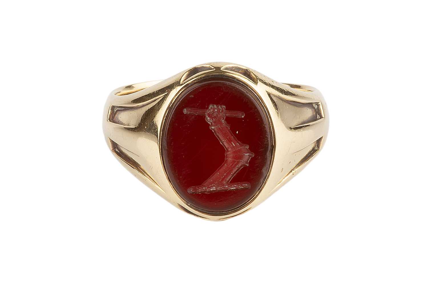 Lot 20 - A late Victorian hardstone signet ring, the...