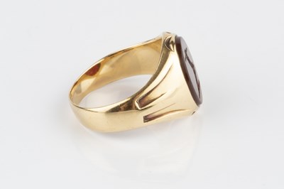 Lot 20 - A late Victorian hardstone signet ring, the...