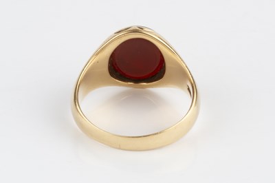 Lot 20 - A late Victorian hardstone signet ring, the...