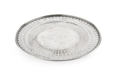 Lot 567 - A silver serving dish, with reeded edge and a...