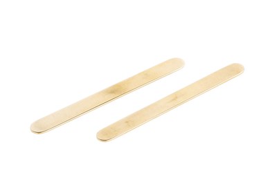Lot 88 - A matched pair of 9ct gold collar stays by...