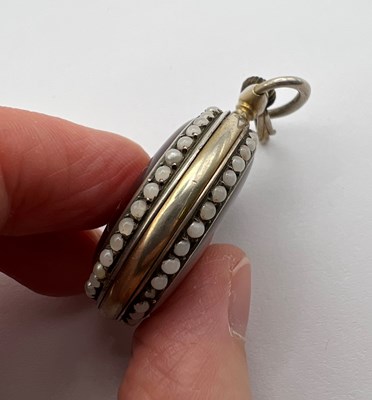 Lot 47 - A banded agate necklace, comprising a line of...