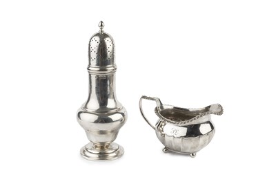 Lot 469 - An Edwardian silver large sugar castor, of...