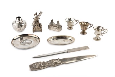 Lot 480 - A small collection of silver and white metal...