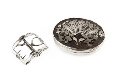 Lot 352 - A Georgian silver oval snuff box, the...