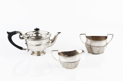 Lot 492 - A George V silver bachelor's teapot, with...