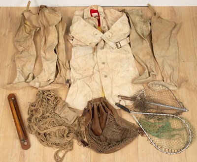 Lot 281 - A box of sporting equipment to include wading...