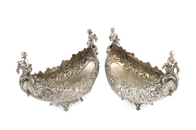 Lot 570 - A pair of Continental silver plated large boat-...