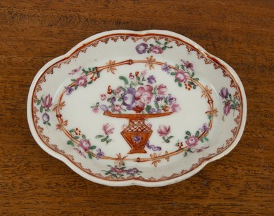 Lot 181 - Famille rose shaped dish or spoon dish Chinese...