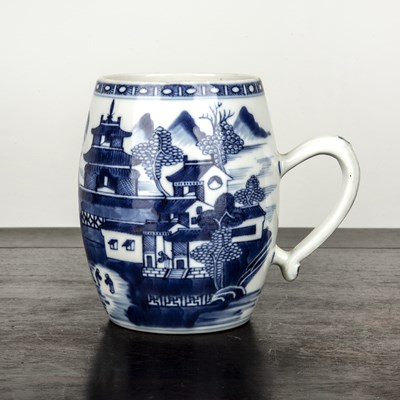 Lot 384 - Blue and white barrel-shaped porcelain tankard...