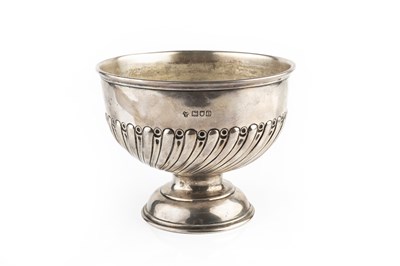 Lot 517 - An Edwardian silver pedestal bowl, with...