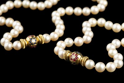 Lot 84 - A pair of cultured pearl necklaces with...