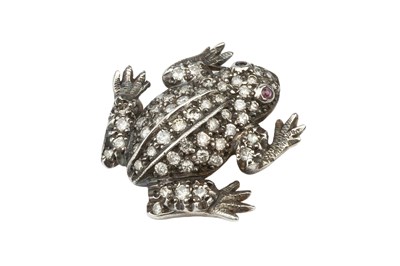 Lot 173 - A diamond frog brooch, naturalistically...