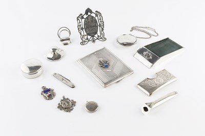 Lot 556 - A collection of small silver and white metal...