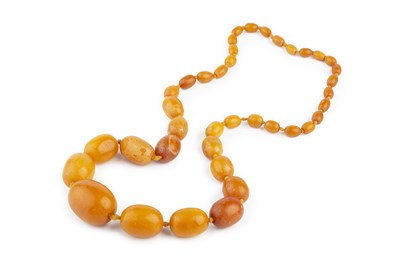 Lot 76 - An amber bead necklace, the continuous single...