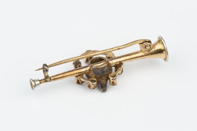 Lot 15 - A late 19th/early 20th century diamond set bar...