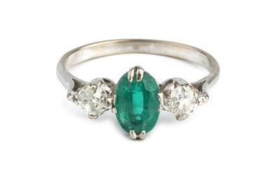 Lot 143 - A soudé emerald and diamond three stone ring,...