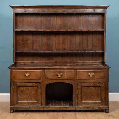 Lot 281 - A 19th century oak dresser