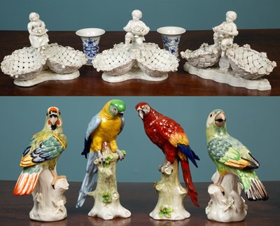 Lot 187 - A quantity of ceramics to include a pair of Italian pottery parrots