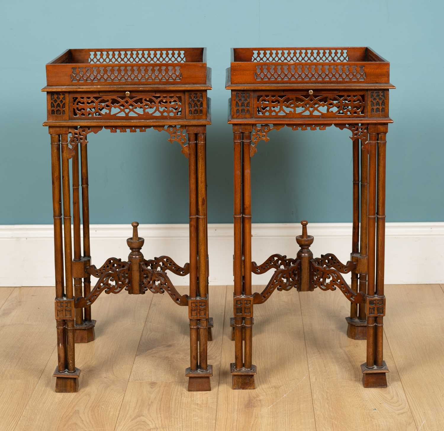 Lot 95 - A pair of Georgian-style hardwood occasional tables