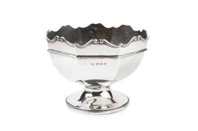 Lot 622 - A George V silver pedestal bowl, of shaped...