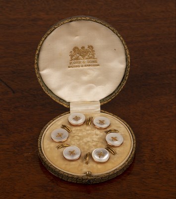 Lot 228 - Cased 9ct gold stud set with mother of pearl...