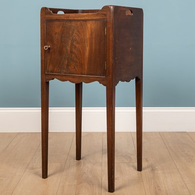 Lot 213 - A mahogany pot cupboard