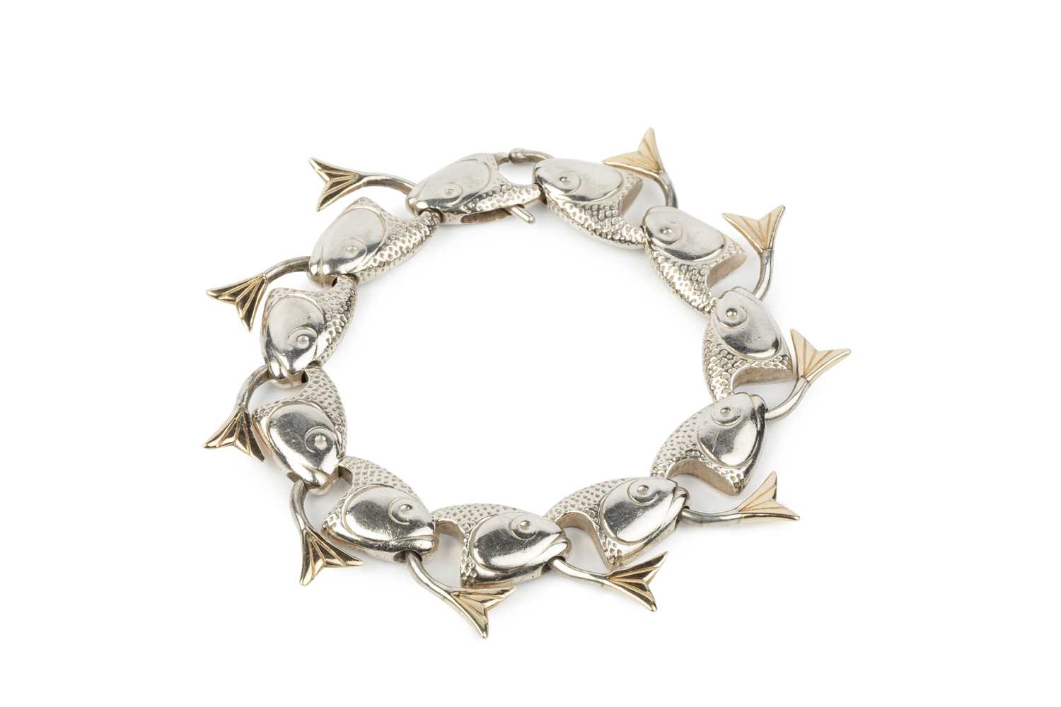 Lot 657 - Brett Payne Silver and 9ct gold fish-link...