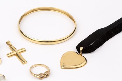 Lot 283 - A collection of jewellery, comprising an 18ct...