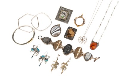 Lot 289 - A collection of jewellery, comprising a half...